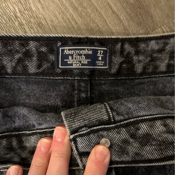 Abercrombie & Fitch Black Wash Denim Skirt - Size 27 - Picture 2 of 3